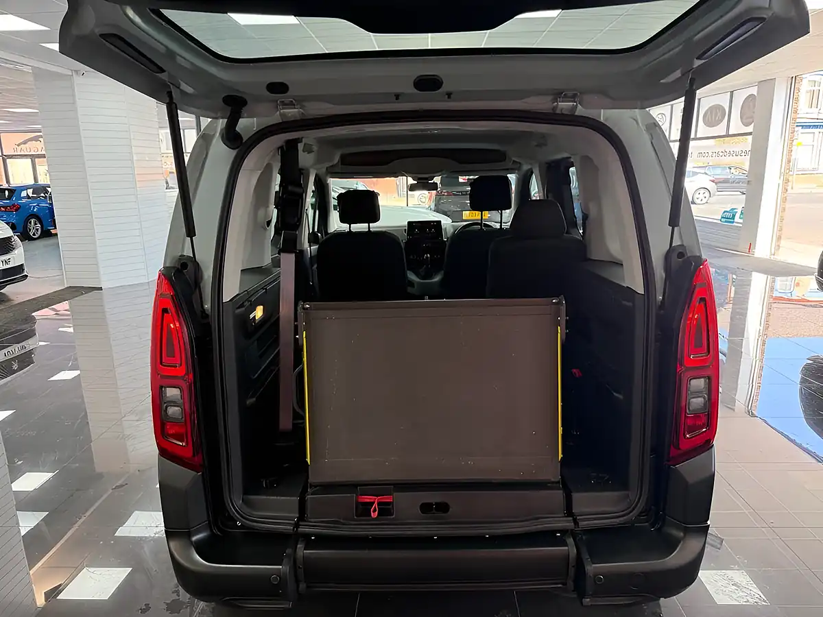Used 2020 Citroen Berlingo Feel M Green - Interior and Exterior details 7