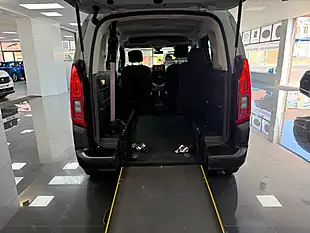 Used 2020 Citroen Berlingo Feel M Green - Interior and Exterior details 9