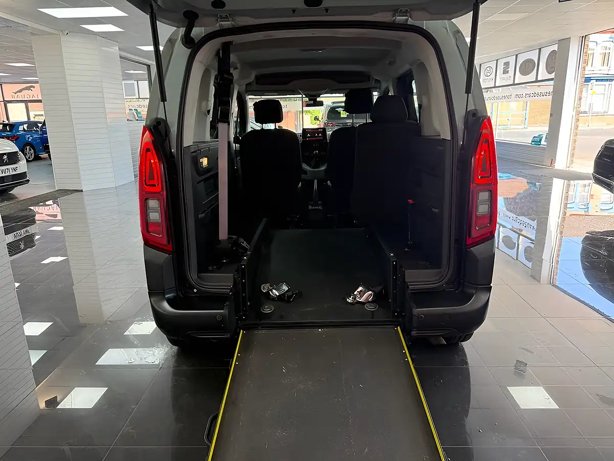 Used 2020 Citroen Berlingo Feel M Green - Interior and Exterior details 9