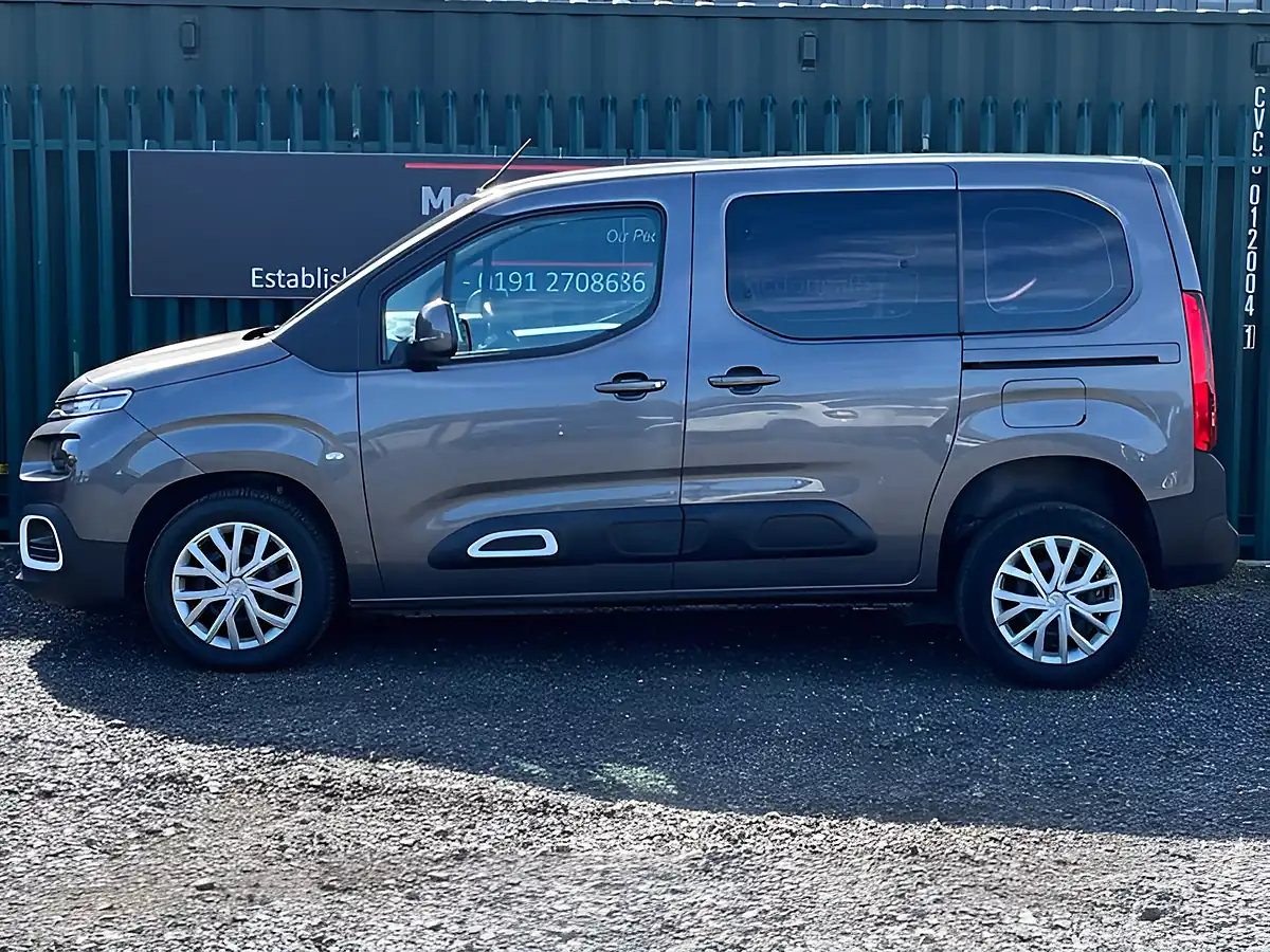 Used 2020 Citroen Berlingo Feel M S/S Grey - Interior and Exterior details 3