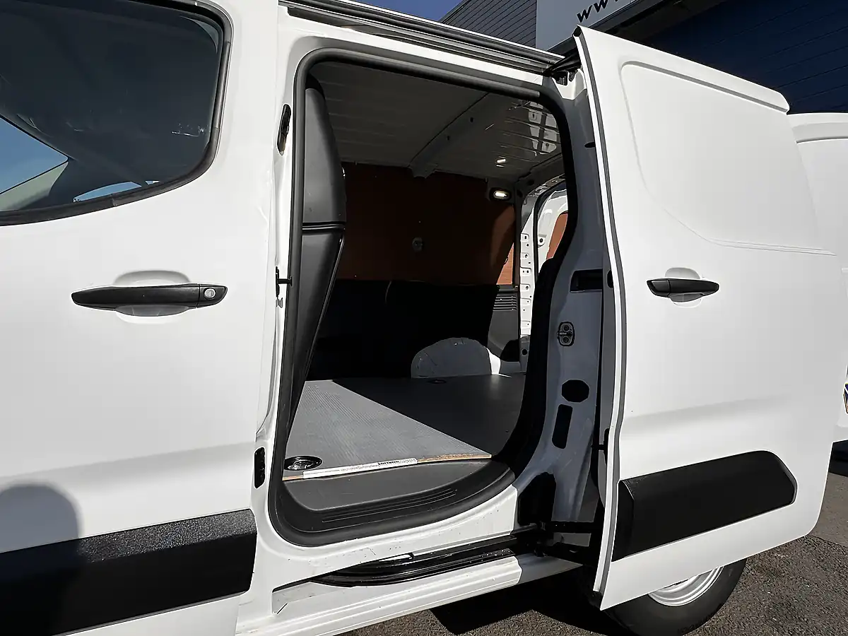 Used 2020 Citroen Berlingo Worker M Panel Van White - Interior and Exterior details 11