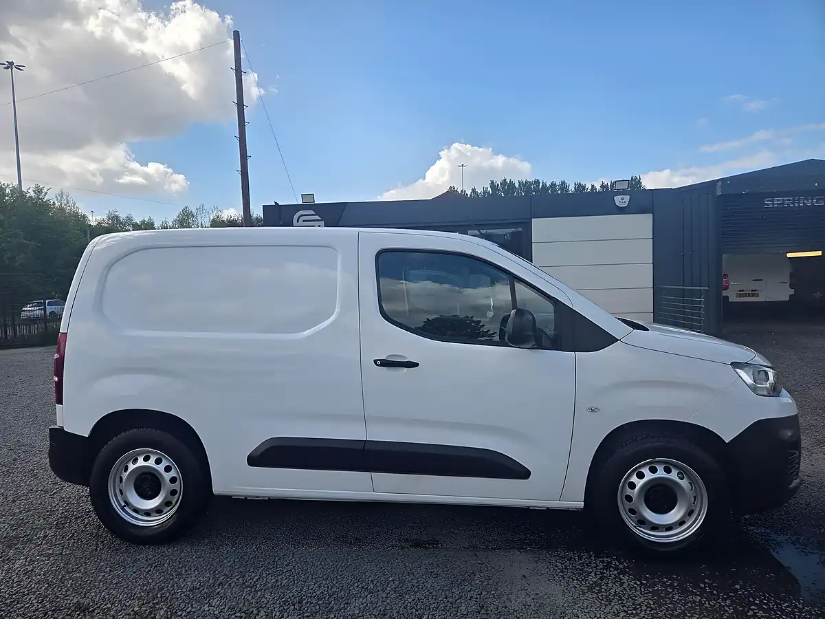 Used 2020 Citroen Berlingo Worker M Swb White - Interior and Exterior details 3