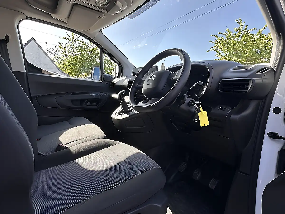 Used 2020 Citroen Berlingo Worker M White - Interior and Exterior details 13