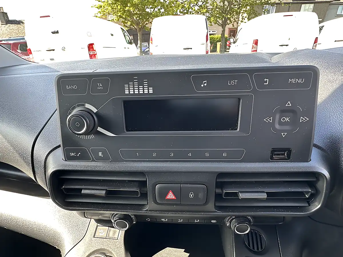 Used 2020 Citroen Berlingo Worker M White - Interior and Exterior details 17