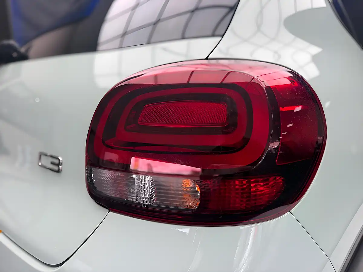 Used 2020 Citroen C3 Flair Plus Green - Interior and Exterior details 10