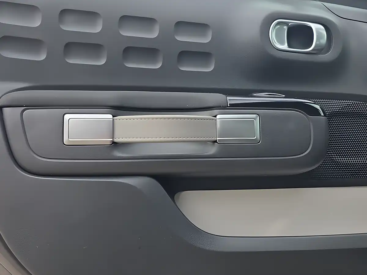 Used 2020 Citroen C3 Origins Grey - Interior and Exterior details 15