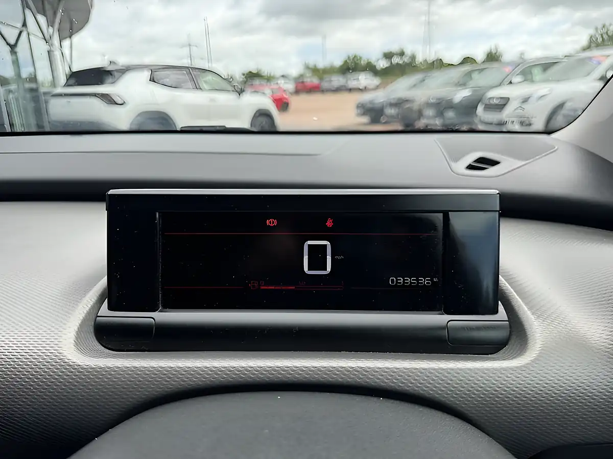 Used 2020 Citroen C4 Cactus Feel Grey - Interior and Exterior details 14