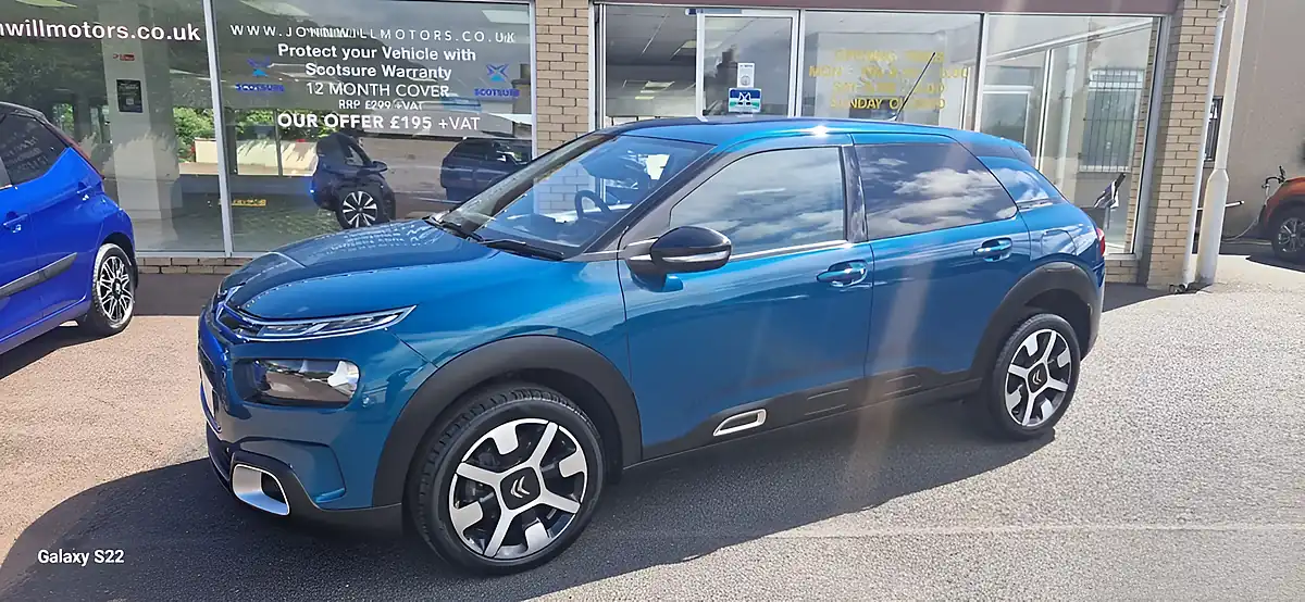 Used 2020 Citroen C4 Cactus Flair Blue - Interior and Exterior details 14