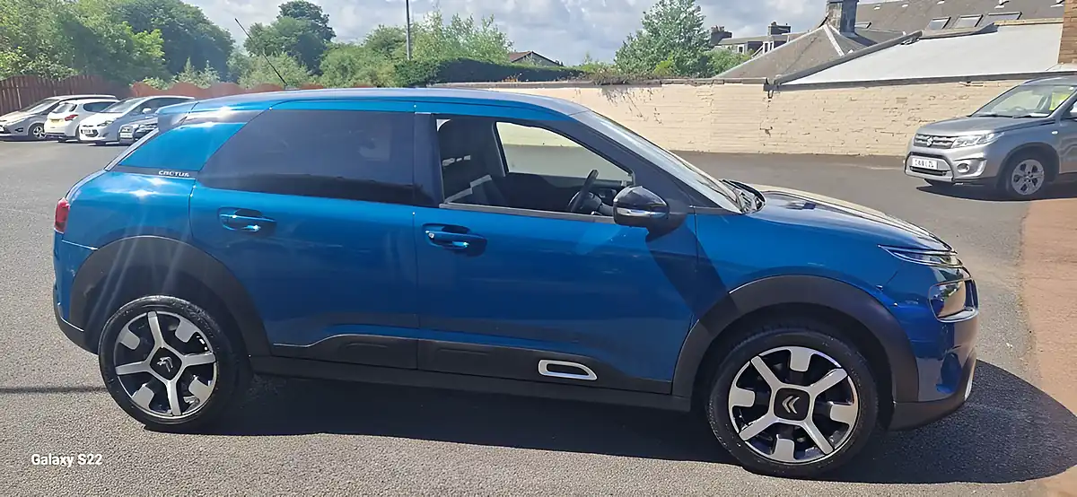 Used 2020 Citroen C4 Cactus Flair Blue - Interior and Exterior details 16