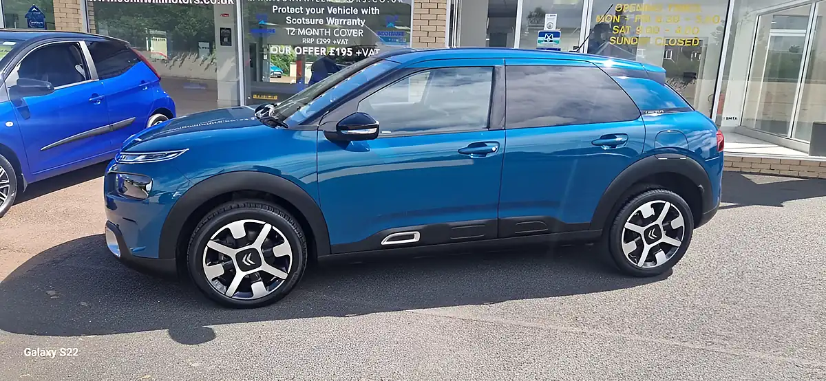 Used 2020 Citroen C4 Cactus Flair Blue - Interior and Exterior details 19