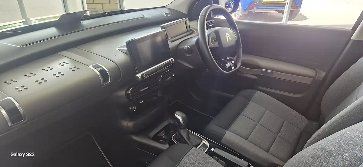 Used 2020 Citroen C4 Cactus Flair Blue - Interior and Exterior details 7