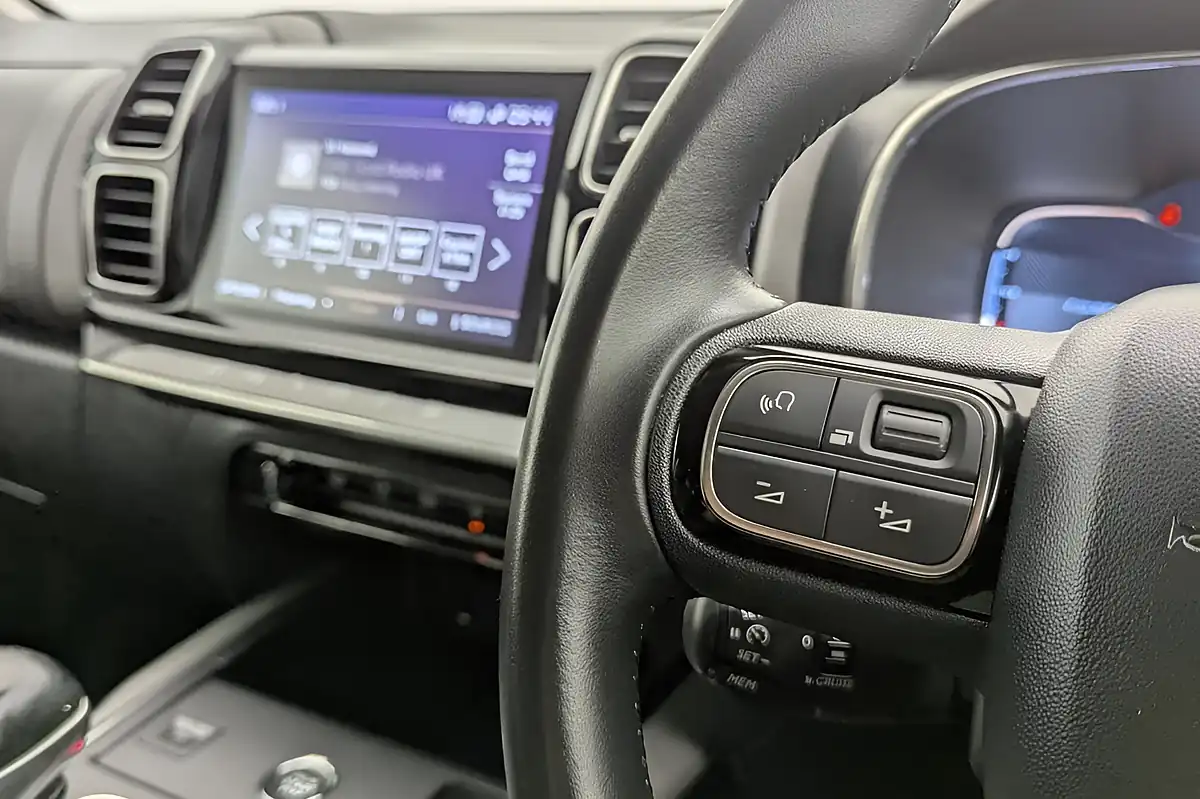 Used 2020 Citroen C5 Aircross Flair White - Interior and Exterior details 11