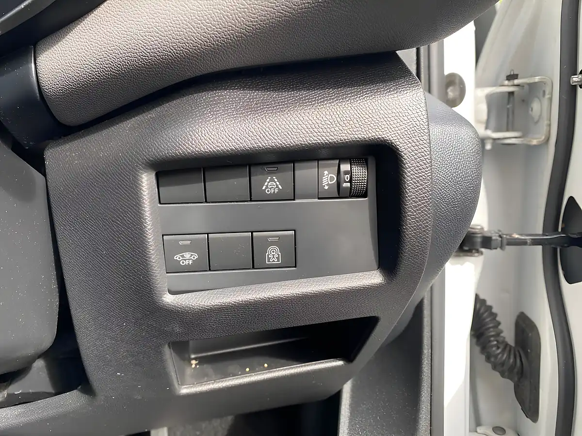 Used 2020 Citroen C5 Aircross Flair White - Interior and Exterior details 12