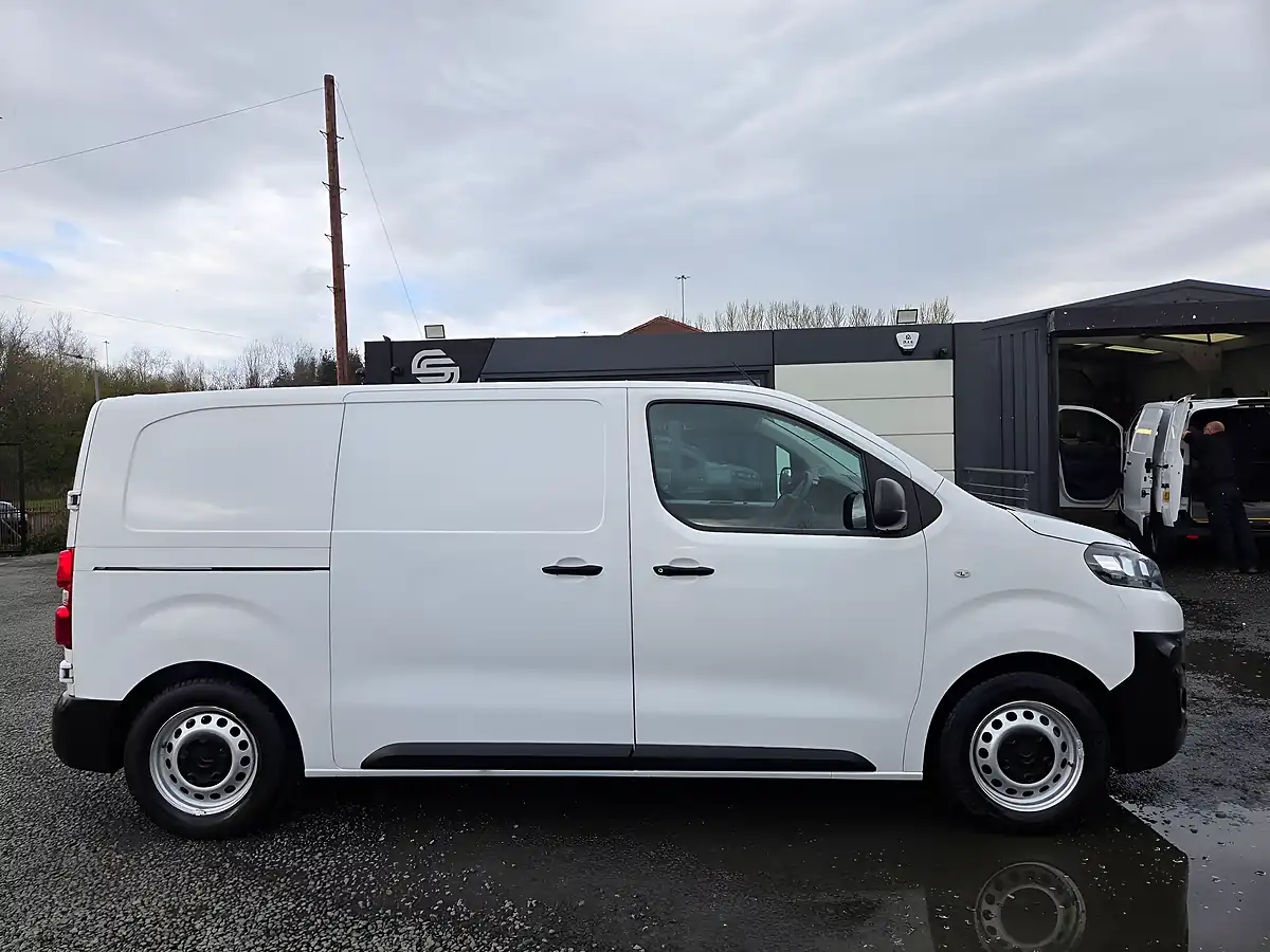 Used 2020 Citroen Dispatch 1000 X M White - Interior and Exterior details 3