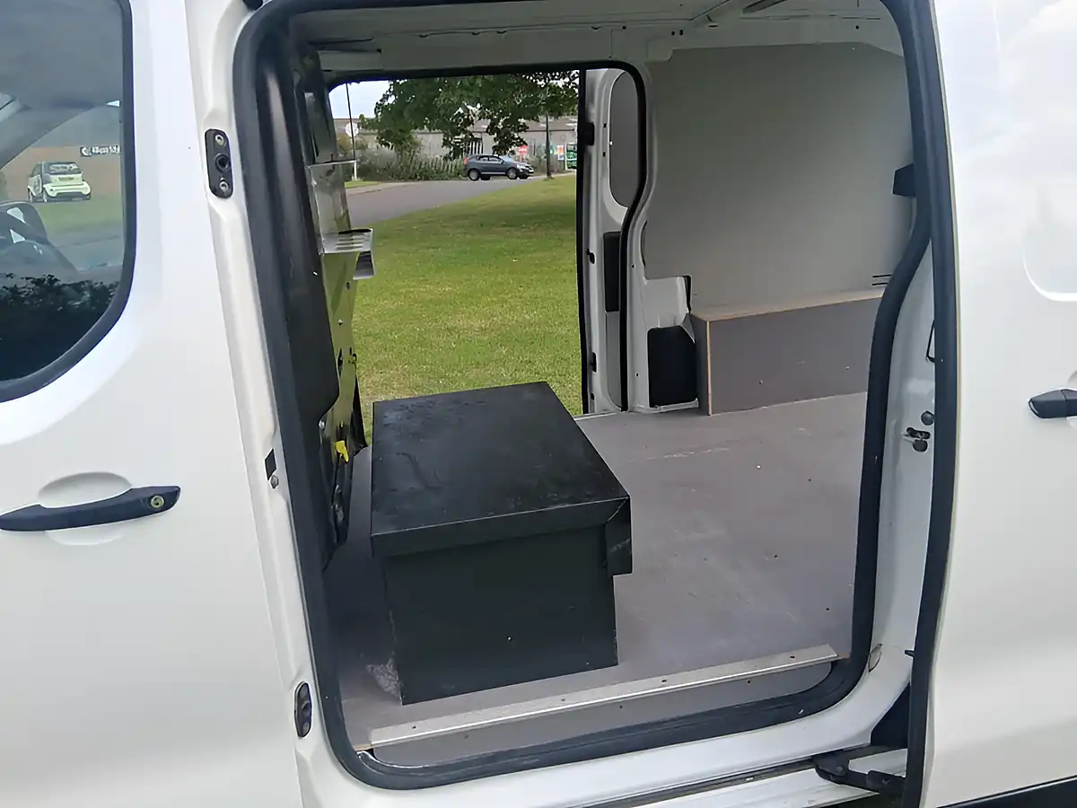 Used 2020 Citroen Dispatch Enterprise M White - Interior and Exterior details 11