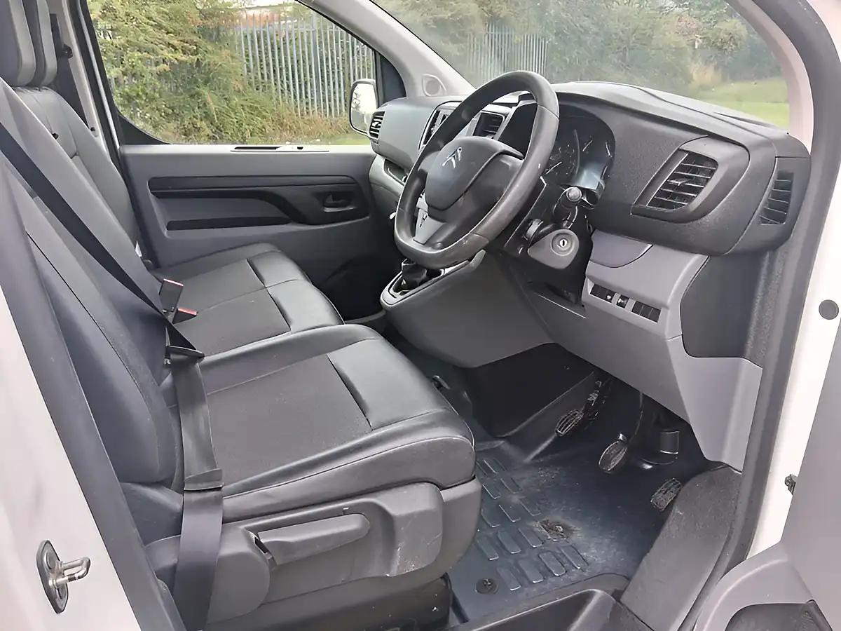 Used 2020 Citroen Dispatch Enterprise M White - Interior and Exterior details 12