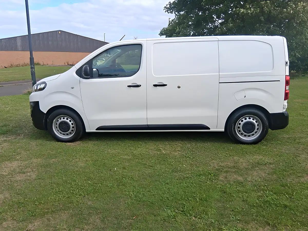 Used 2020 Citroen Dispatch Enterprise M White - Interior and Exterior details 2