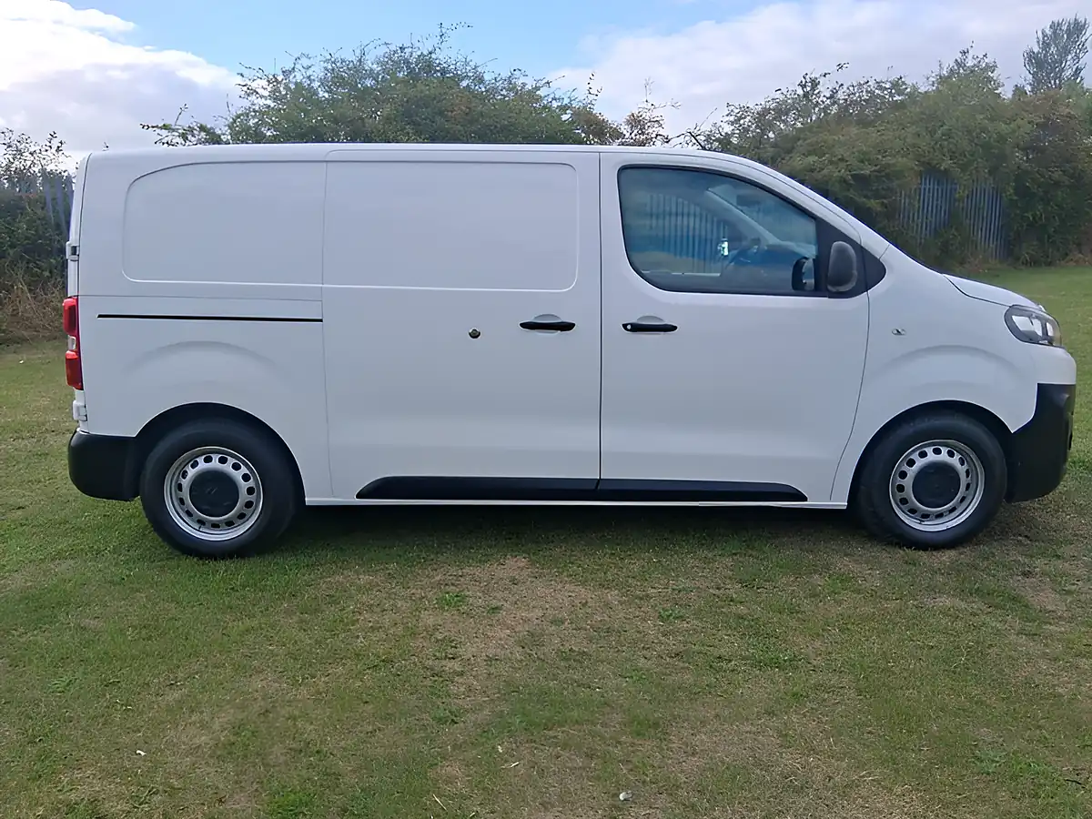Used 2020 Citroen Dispatch Enterprise M White - Interior and Exterior details 6