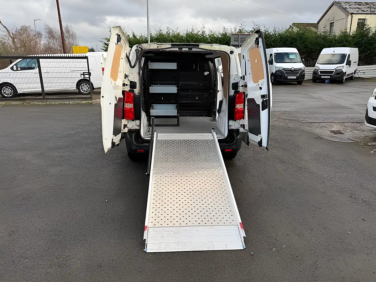 Used 2020 Citroen Dispatch Enterprise Xs White - Interior and Exterior details 4