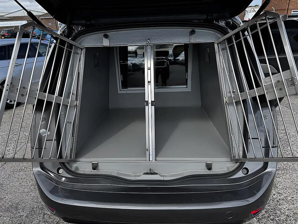 Used 2020 Citroen Grand C4 Spacetourer Feel Plus Platinum Grey Met - Interior and Exterior details 14