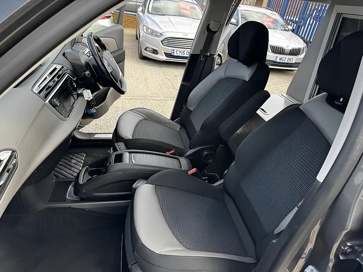 Used 2020 Citroen Grand C4 Spacetourer Feel Plus Platinum Grey Met - Interior and Exterior details 3