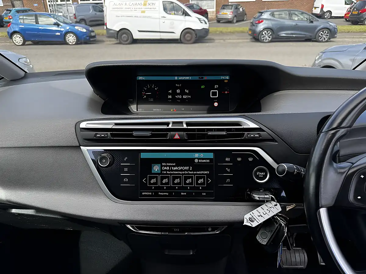 Used 2020 Citroen Grand C4 Spacetourer Feel Plus Platinum Grey Met - Interior and Exterior details 5