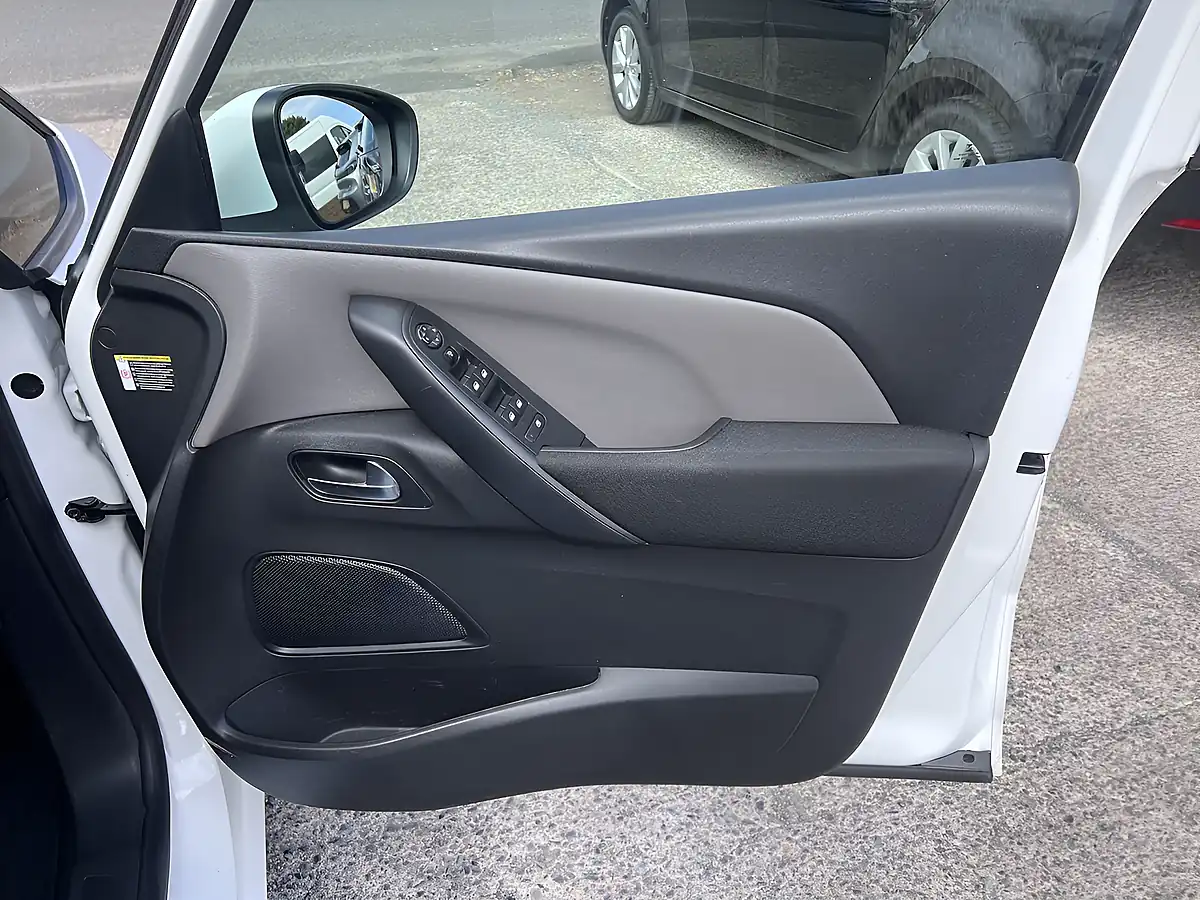 Used 2020 Citroen Grand C4 Spacetourer Touch Plus Polar White - Interior and Exterior details 15