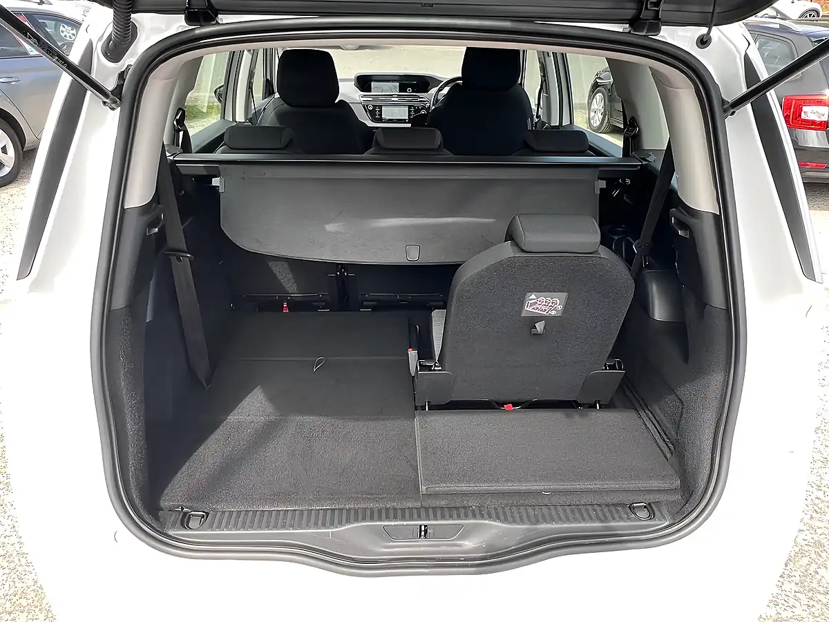 Used 2020 Citroen Grand C4 Spacetourer Touch Plus Polar White - Interior and Exterior details 16