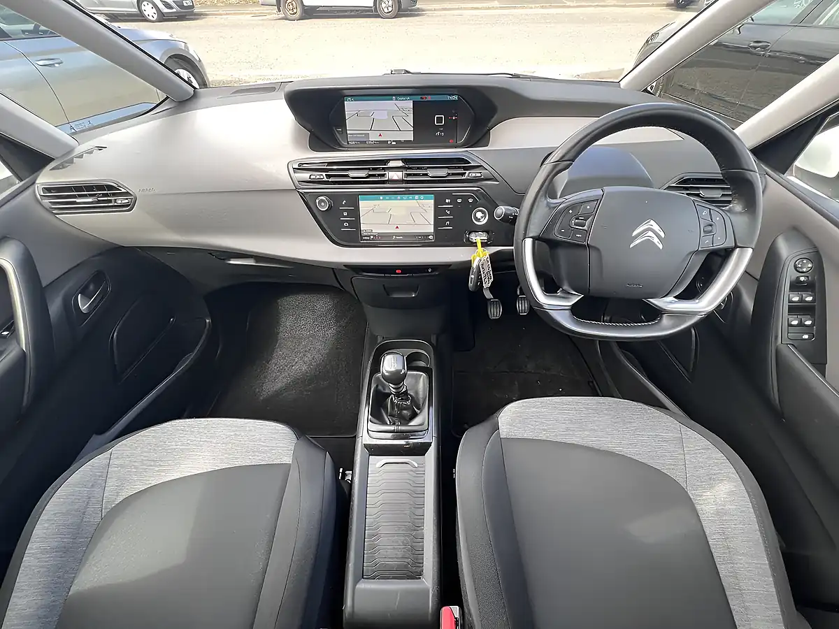 Used 2020 Citroen Grand C4 Spacetourer Touch Plus Polar White - Interior and Exterior details 2