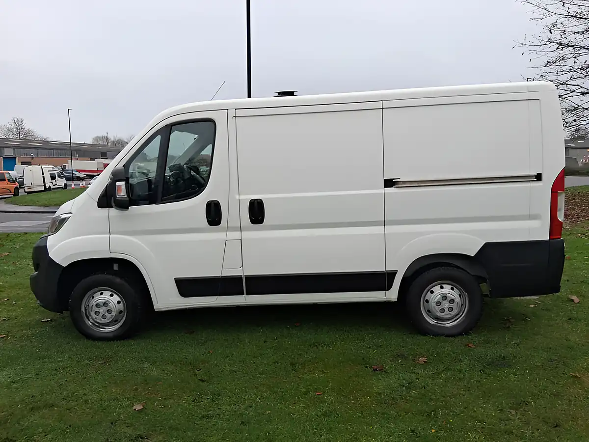 Used 2020 Citroen Relay 30 X White - Interior and Exterior details 10