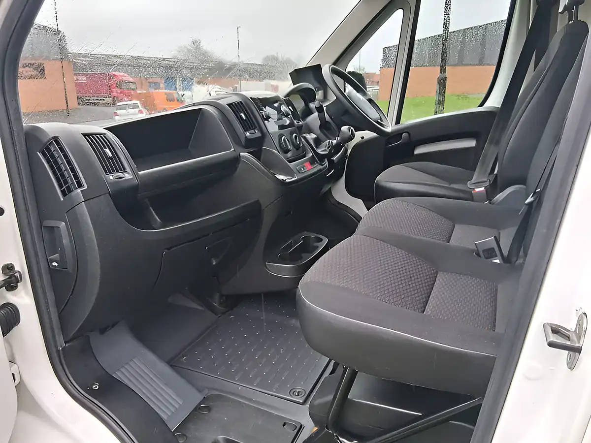 Used 2020 Citroen Relay 30 X White - Interior and Exterior details 18