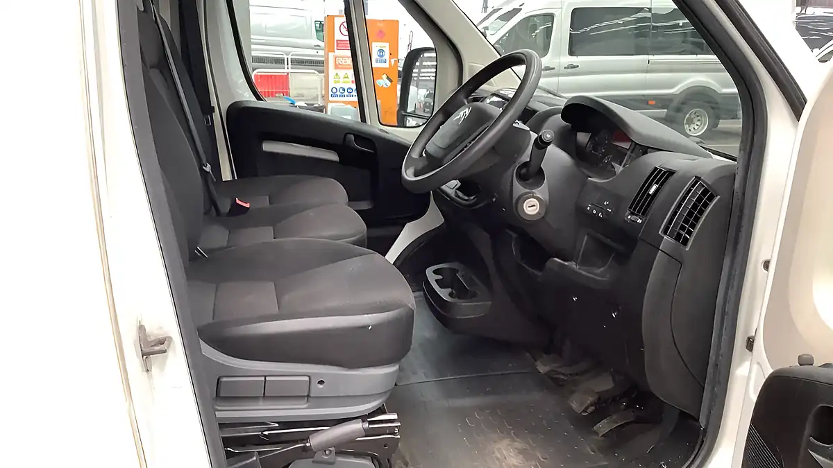 Used 2020 Citroen Relay 33 X L1 H1 White - Interior and Exterior details 8
