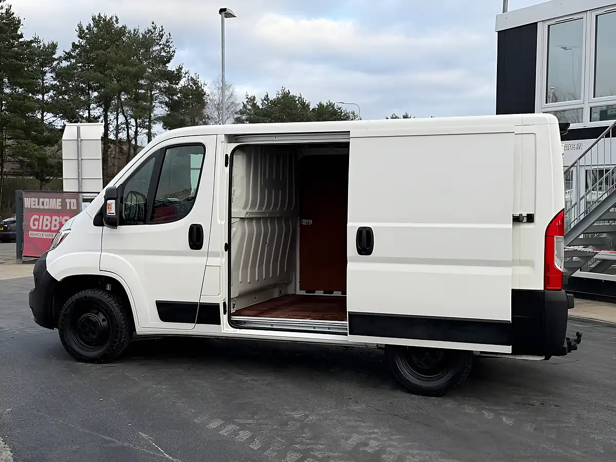 Used 2020 Citroen Relay 33 X White - Interior and Exterior details 14