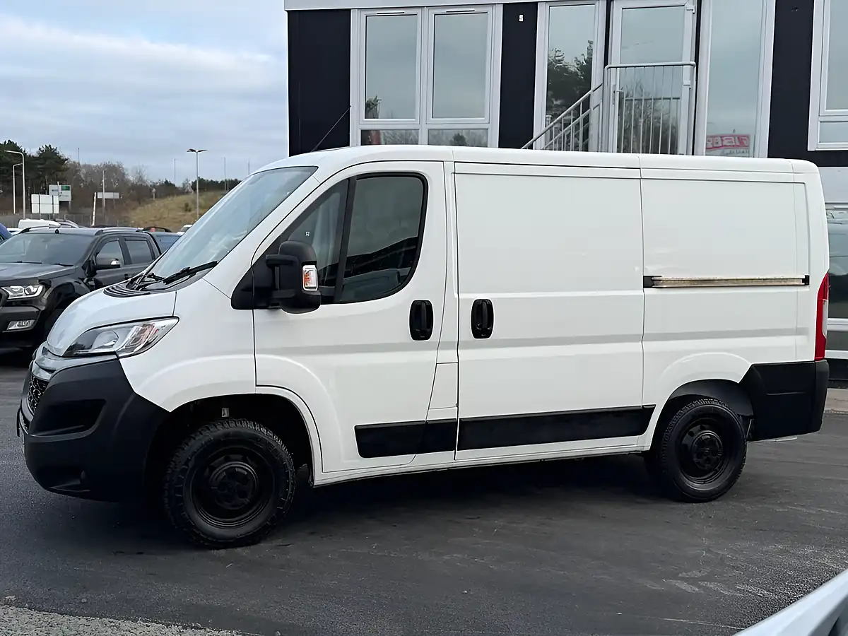 Used 2020 Citroen Relay 33 X White - Interior and Exterior details 7