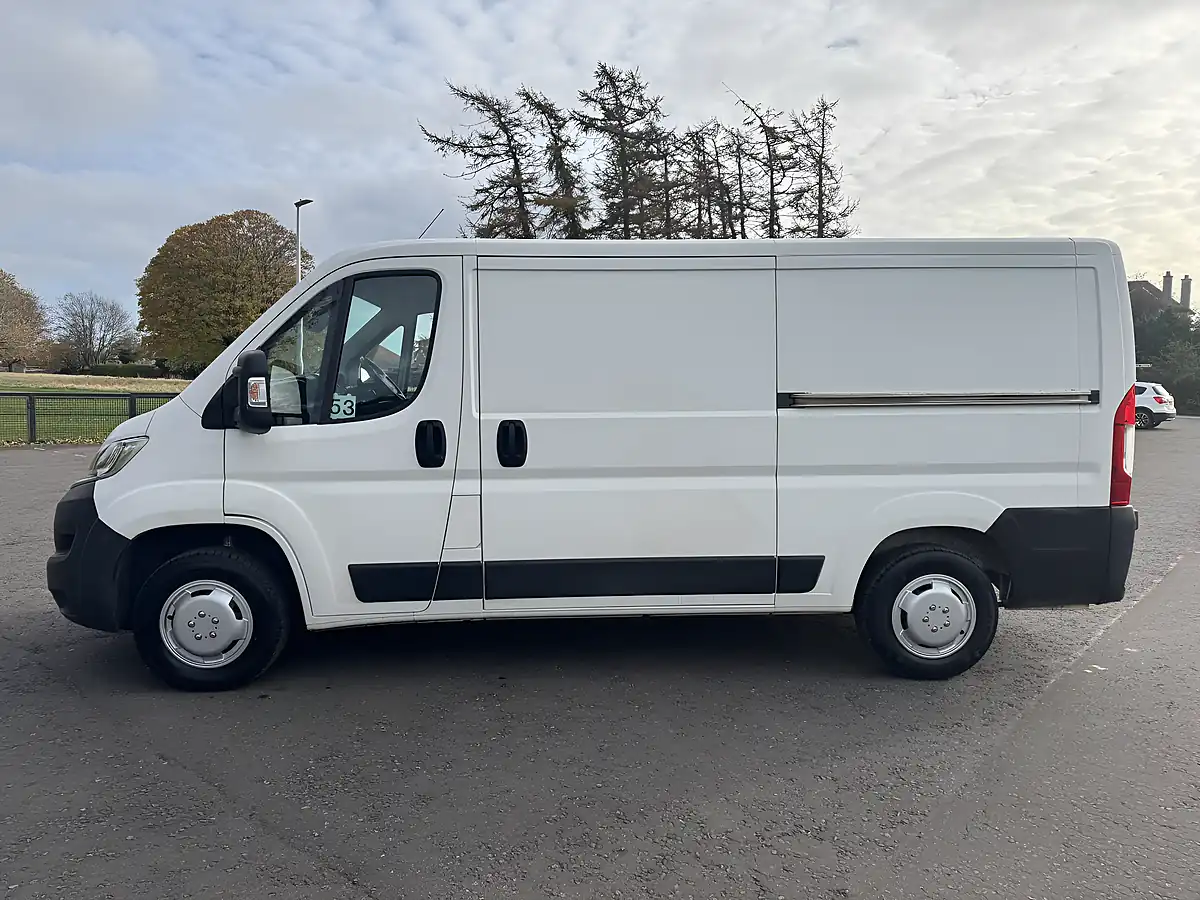 Used 2020 Citroen Relay 35 X White - Interior and Exterior details 6