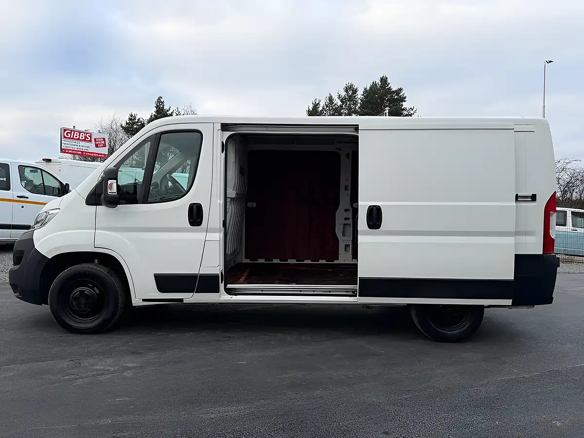 Used 2020 Citroen Relay 35 X White - Interior and Exterior details 15