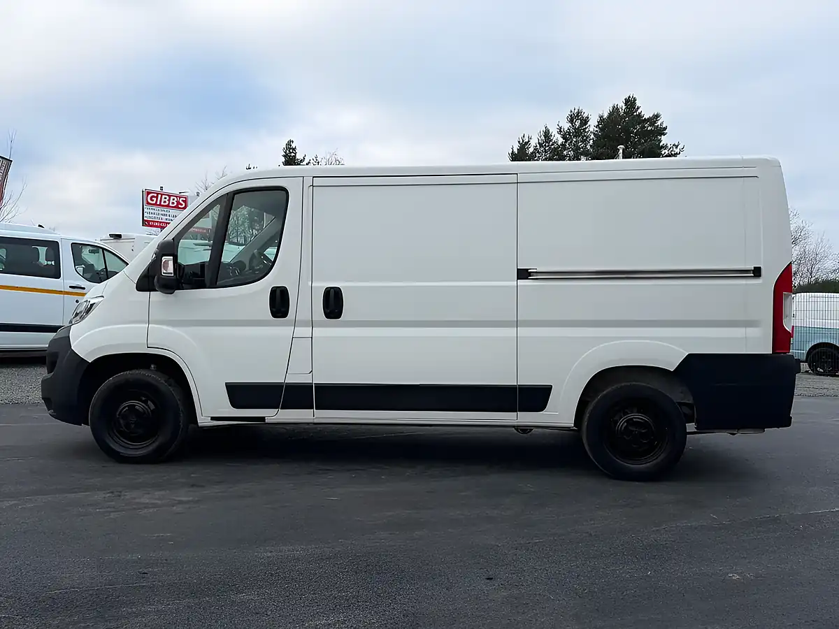 Used 2020 Citroen Relay 35 X White - Interior and Exterior details 6