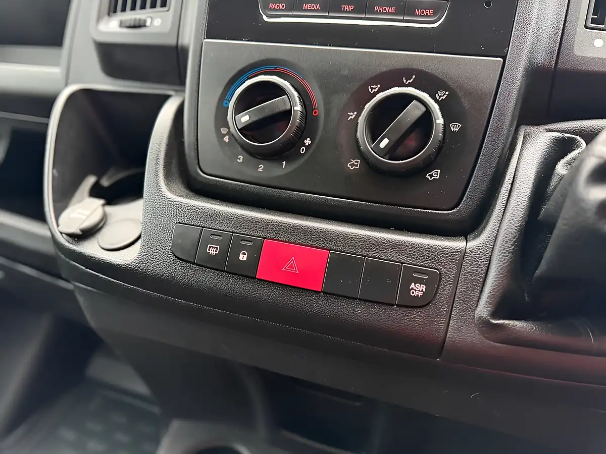Used 2020 Citroen Relay 35 X White - Interior and Exterior details 17