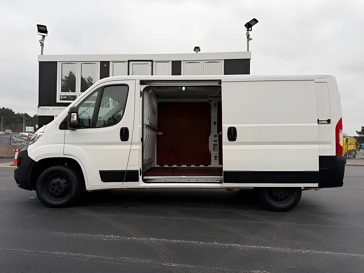 Used 2020 Citroen Relay 35 X White - Interior and Exterior details 5