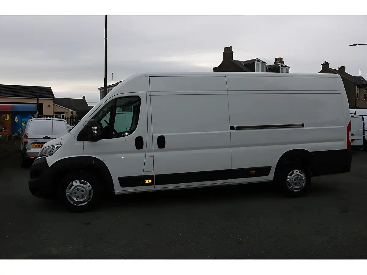 Used 2020 Citroen Relay Enterprise White - Interior and Exterior details 4