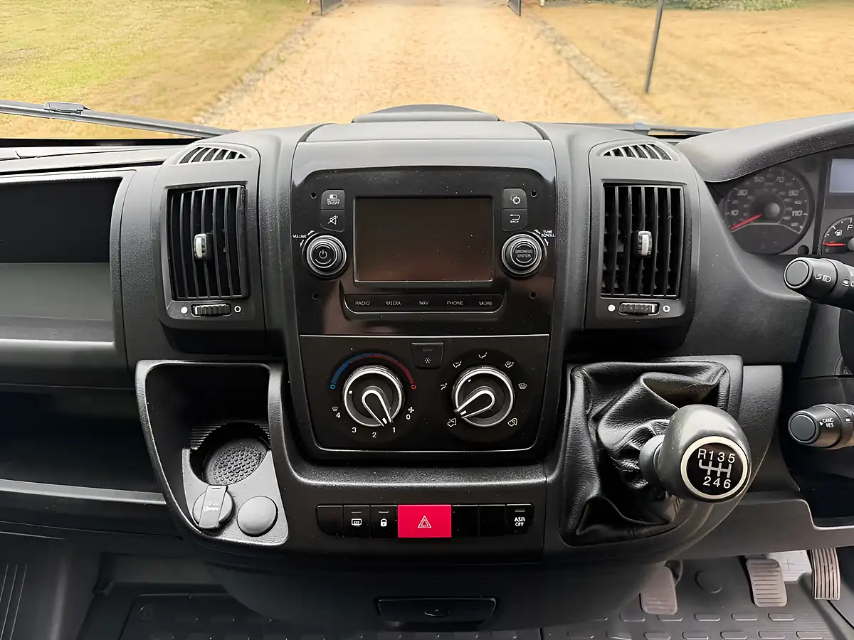 Used 2020 Citroen Relay Enterprise White - Interior and Exterior details 11