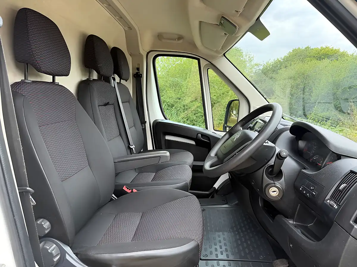 Used 2020 Citroen Relay Enterprise White - Interior and Exterior details 17