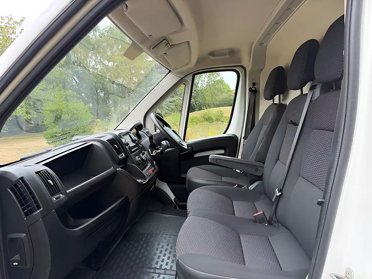 Used 2020 Citroen Relay Enterprise White - Interior and Exterior details 19
