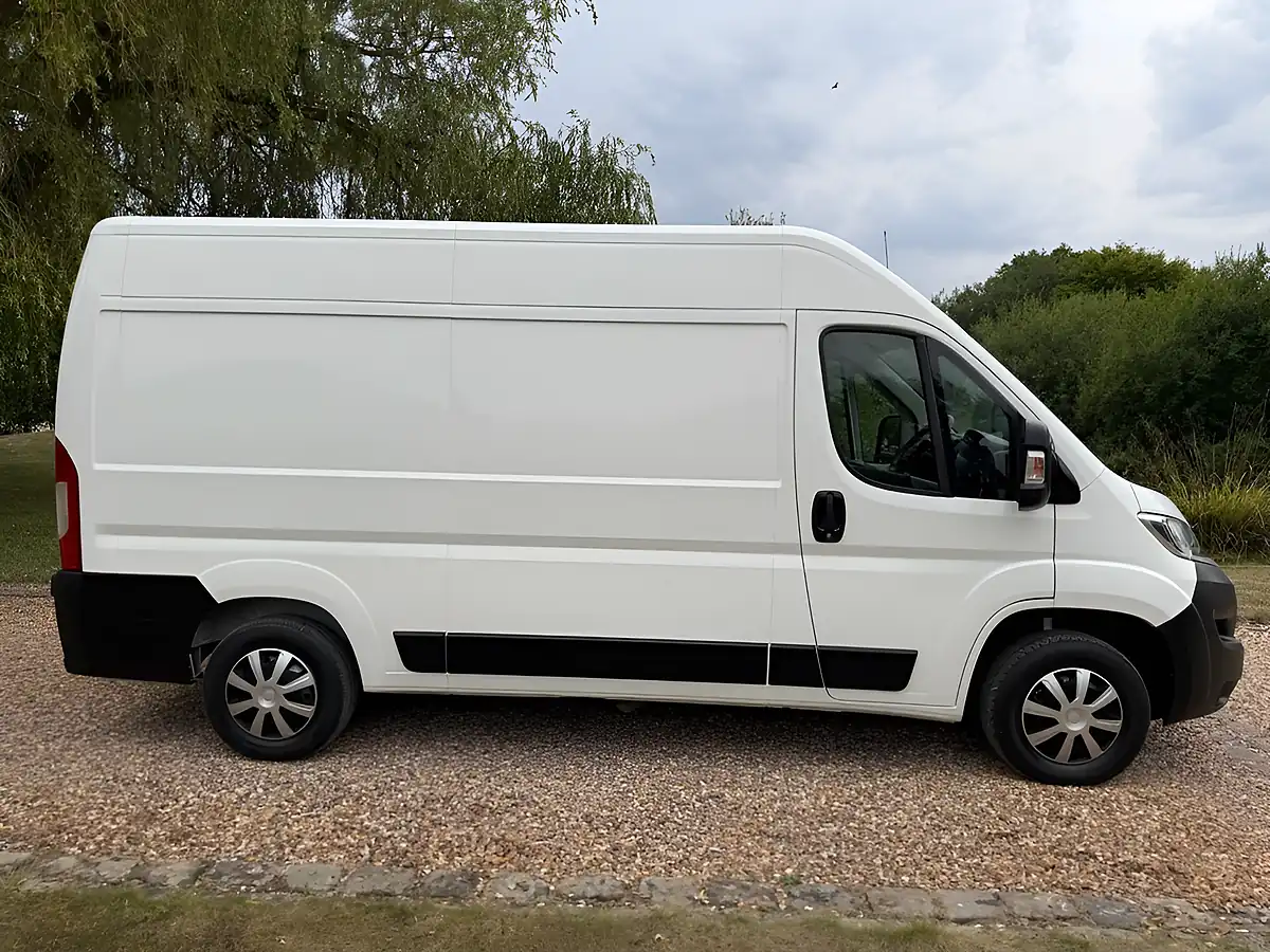 Used 2020 Citroen Relay Enterprise White - Interior and Exterior details 6