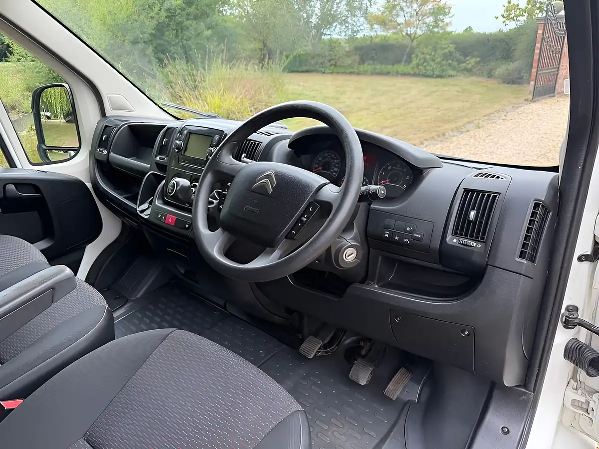 Used 2020 Citroen Relay Enterprise White - Interior and Exterior details 9