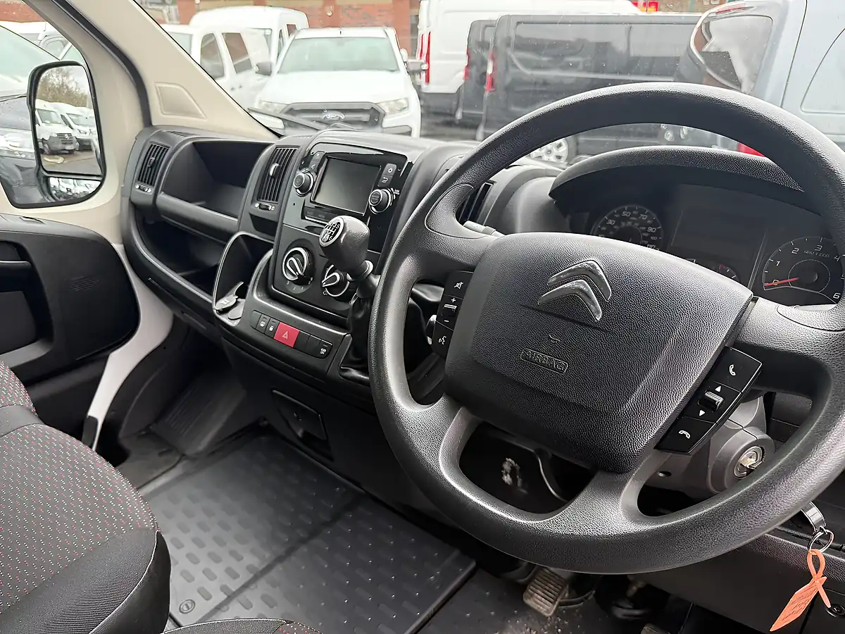 Used 2020 Citroen Relay Enterprise White - Interior and Exterior details 7