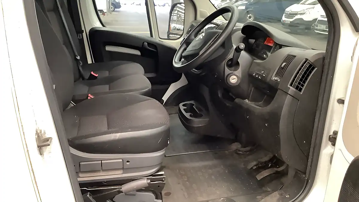 Used 2020 Citroen Relay X White - Interior and Exterior details 12