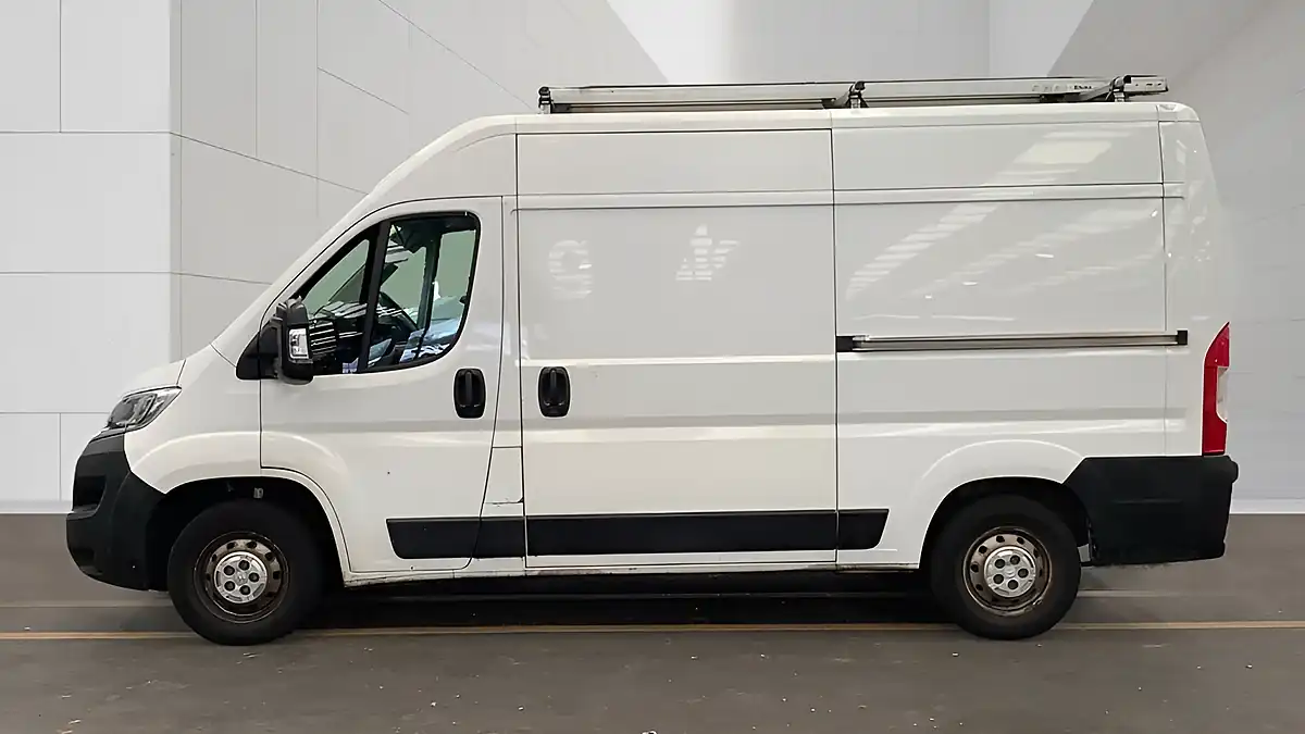Used 2020 Citroen Relay X White - Interior and Exterior details 8