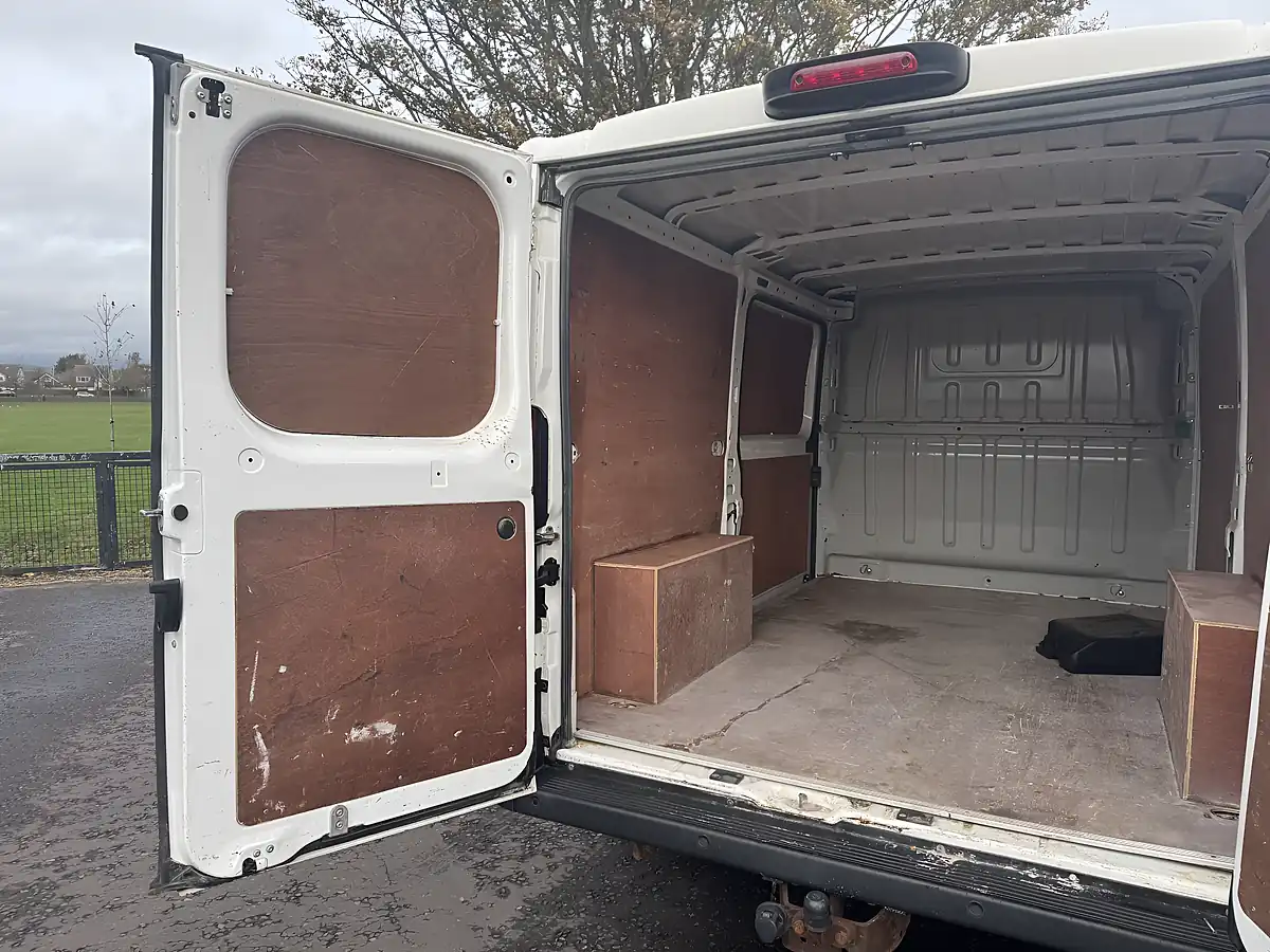 Used 2020 Citroen Relay X White - Interior and Exterior details 10