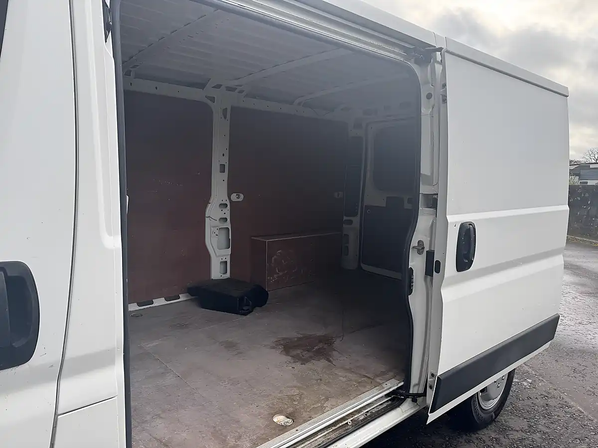 Used 2020 Citroen Relay X White - Interior and Exterior details 13